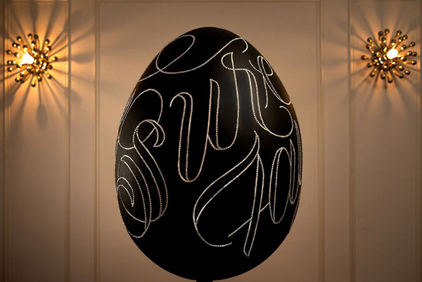 Уникальное яйцо украшено Swarovski