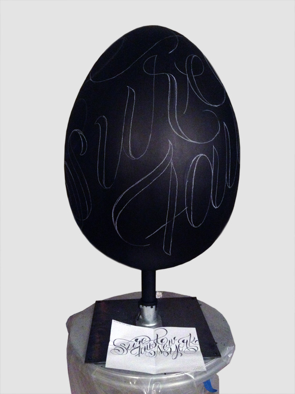 Уникальное яйцо украшено Swarovski